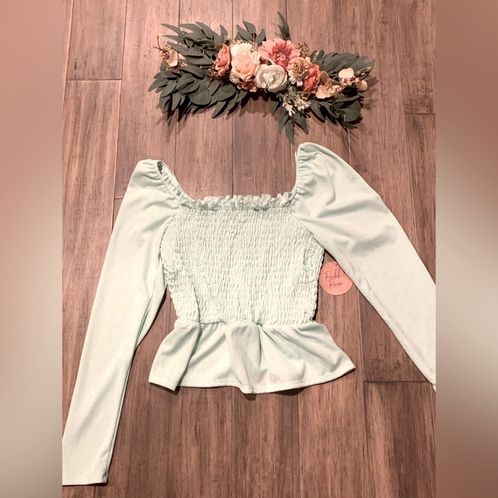 Item NWT Rabbit Rose Top